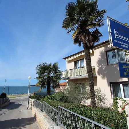 Charmantes Mit Panoramablick Auf Altstadt Von Und * Rovinj