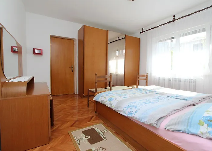 Charmantes Mit Panoramablick Auf Altstadt Von Und