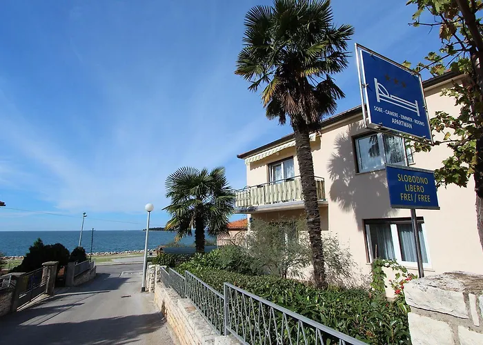 Charmantes Mit Panoramablick Auf Altstadt Von Und * Rovigno